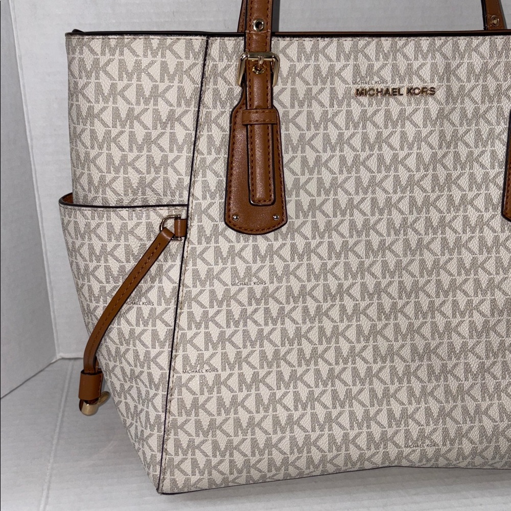 Michael Kors Jet Set Large Shoulder Bag - Picture 4 of 16